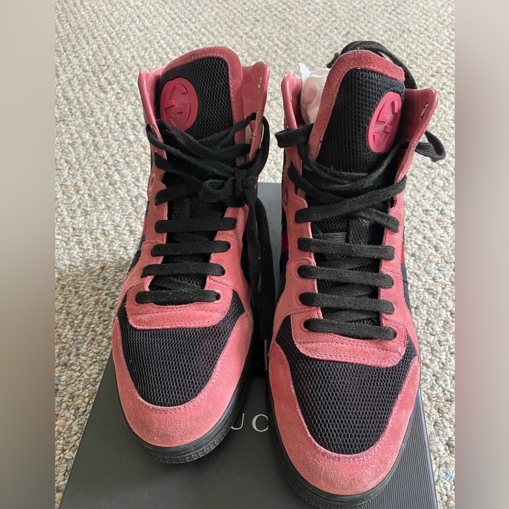 Pink and black Gucci Miro soft sneakers